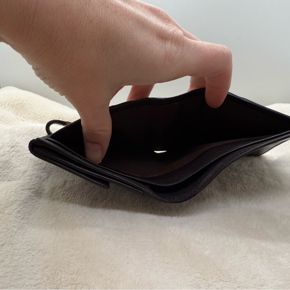 Gucci Black Leather Bifold Wallet - Picture 5 of 8